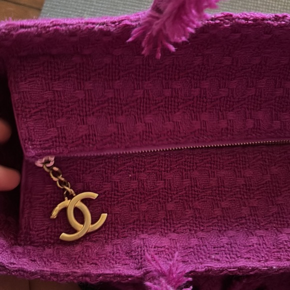 CHANEL tote - Like New! - Picture 3 of 6